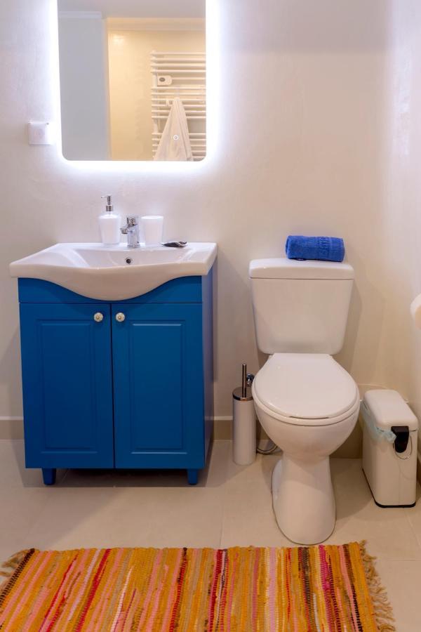 Blue And White Apartment Vipgreece Athens Exterior photo